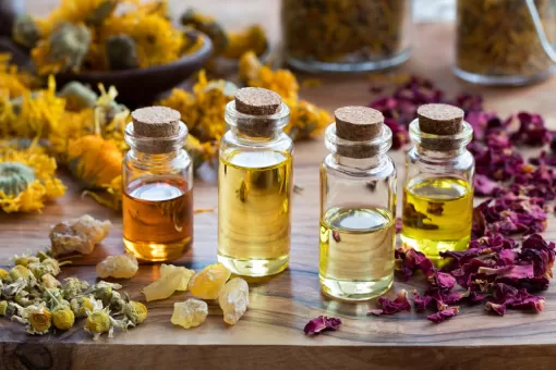 Les Huiles Essentielles Ajaccio : Un Soutien Naturel et Global pour le Bien-être Féminin